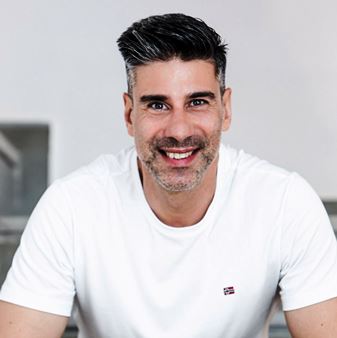 פרסום מזוית אחרת, רונן שמעוני